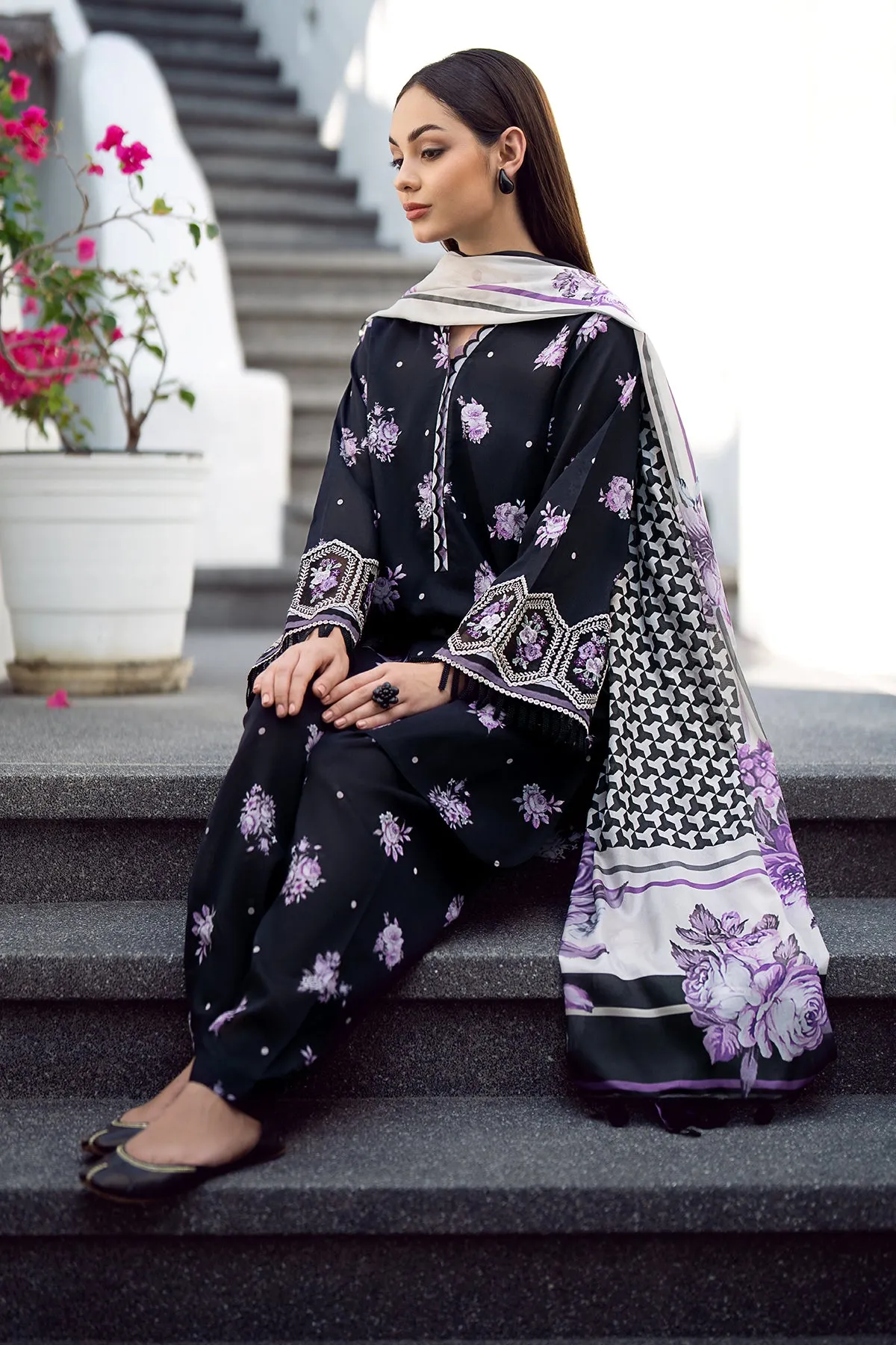 EMBROIDERED PRINTED LAWN UF-543